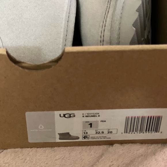 Ugg kids size 1 - Picture 2 of 2